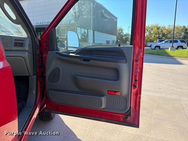 image for item FU4762 2004 Ford F350 Super Duty Ext. Cab pickup truck