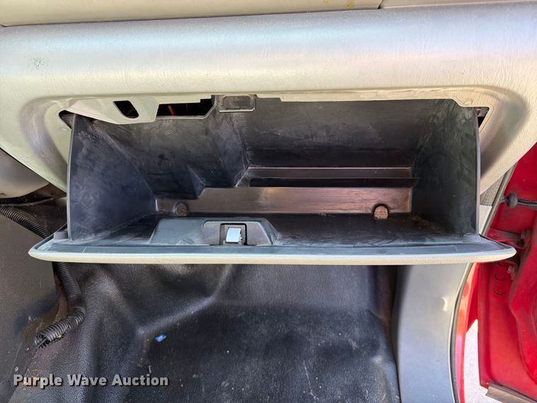 image for item FU4762 2004 Ford F350 Super Duty Ext. Cab pickup truck