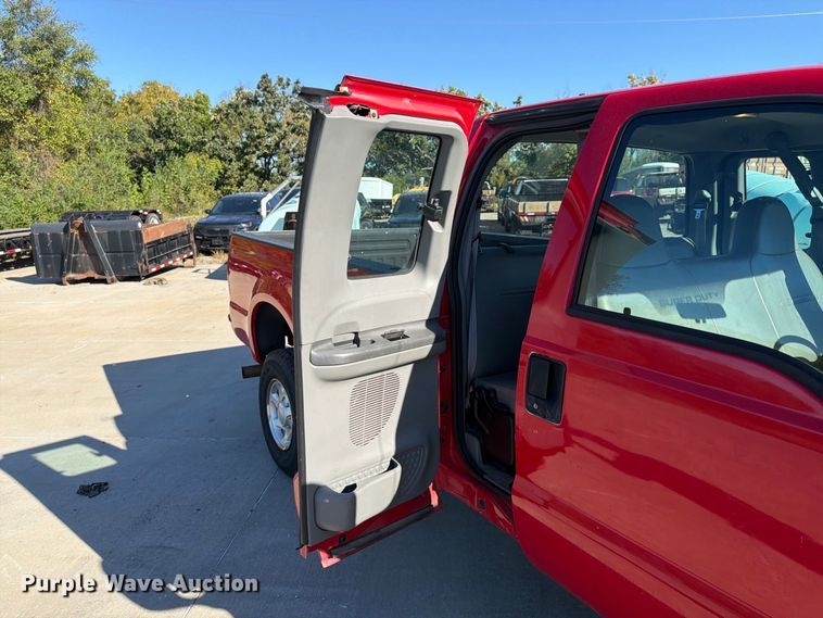 image for item FU4762 2004 Ford F350 Super Duty Ext. Cab pickup truck