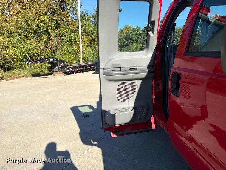 image for item FU4762 2004 Ford F350 Super Duty Ext. Cab pickup truck
