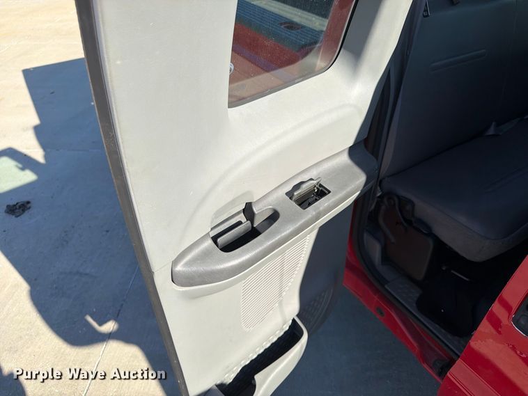 image for item FU4762 2004 Ford F350 Super Duty Ext. Cab pickup truck
