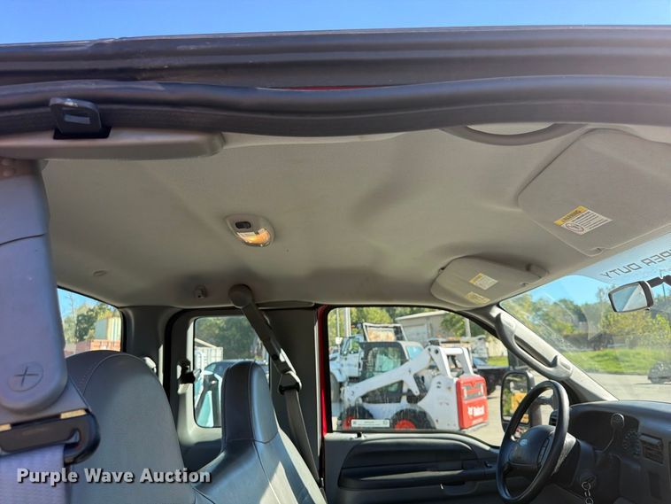 image for item FU4762 2004 Ford F350 Super Duty Ext. Cab pickup truck