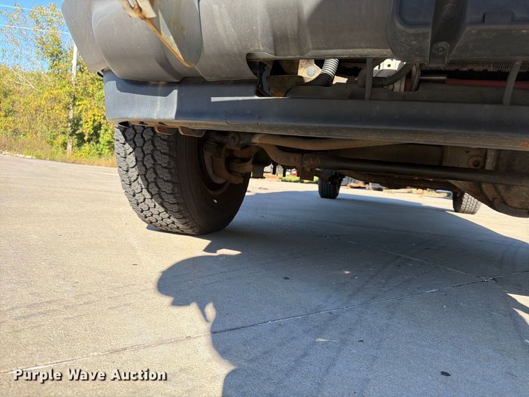image for item FU4762 2004 Ford F350 Super Duty Ext. Cab pickup truck