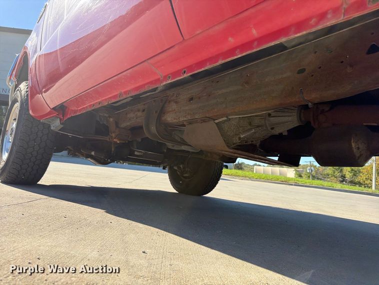 image for item FU4762 2004 Ford F350 Super Duty Ext. Cab pickup truck