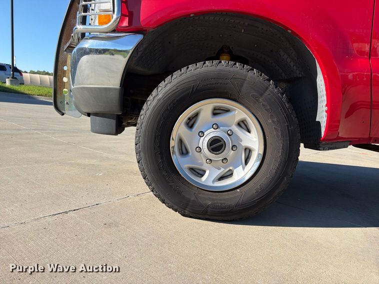 image for item FU4762 2004 Ford F350 Super Duty Ext. Cab pickup truck