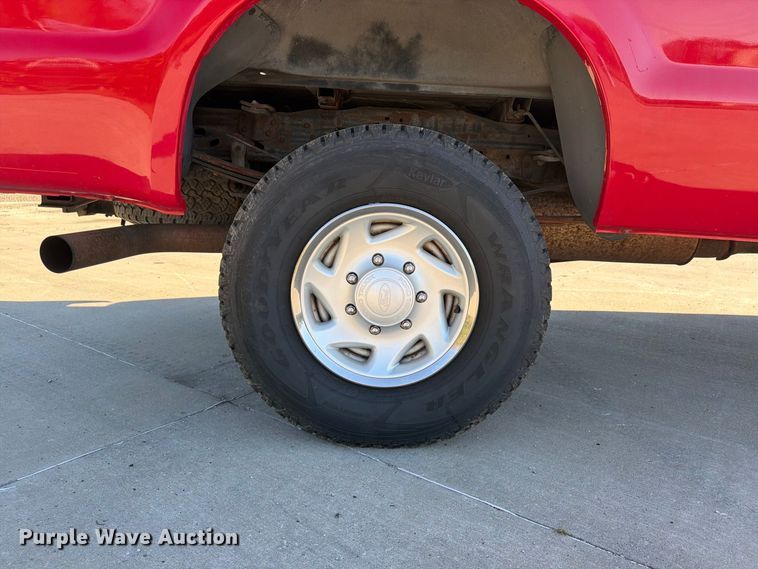 image for item FU4762 2004 Ford F350 Super Duty Ext. Cab pickup truck