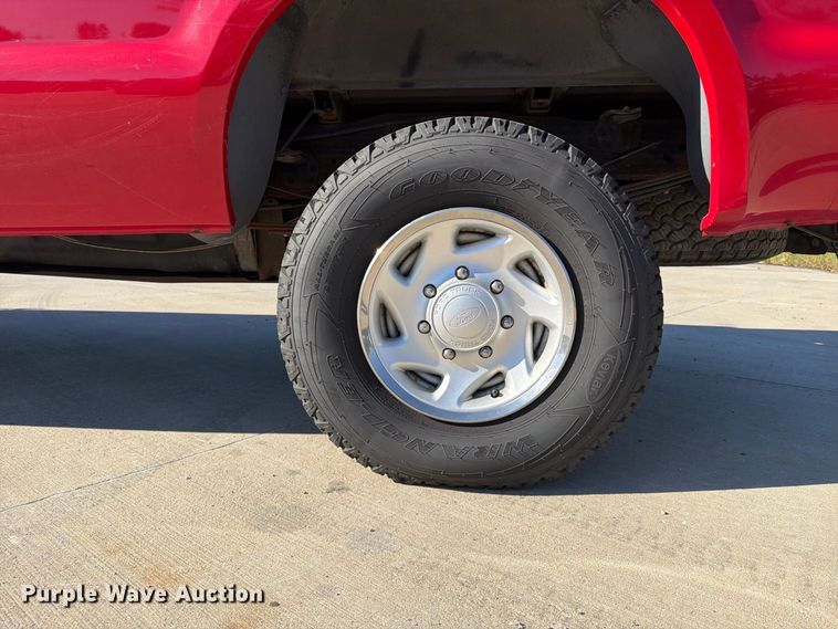 image for item FU4762 2004 Ford F350 Super Duty Ext. Cab pickup truck