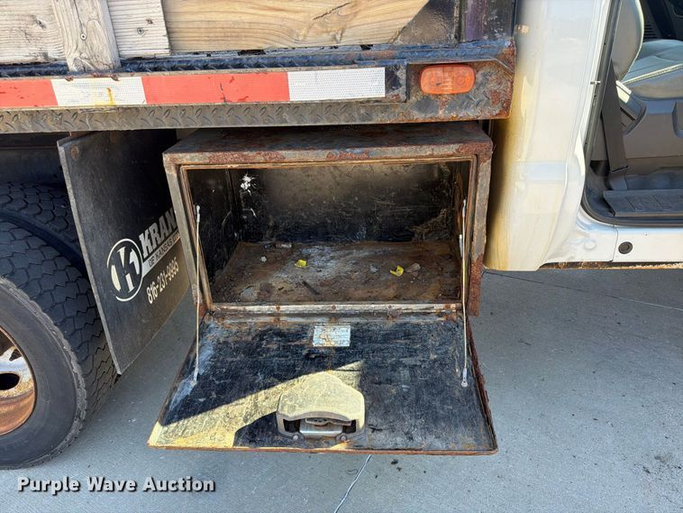 image for item FU4763 2014 Ford F450 Super Duty flatbed truck