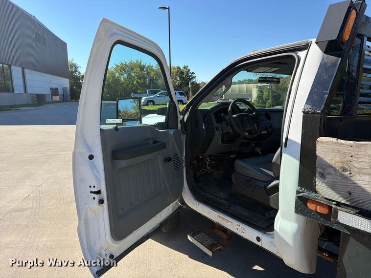 image for item FU4763 2014 Ford F450 Super Duty flatbed truck