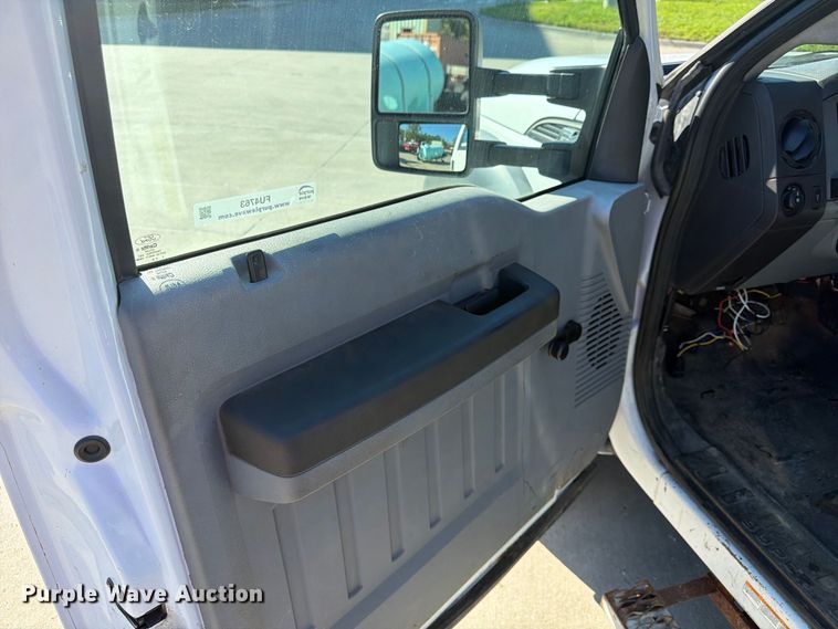 image for item FU4763 2014 Ford F450 Super Duty flatbed truck
