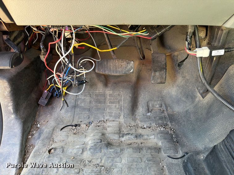 image for item FU4763 2014 Ford F450 Super Duty flatbed truck