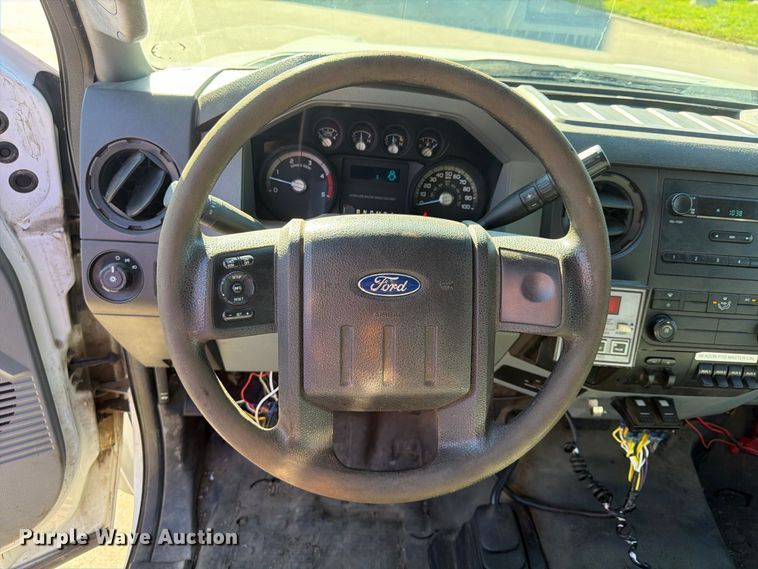 image for item FU4763 2014 Ford F450 Super Duty flatbed truck