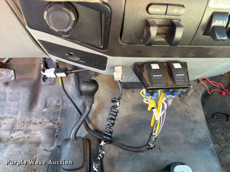 image for item FU4763 2014 Ford F450 Super Duty flatbed truck