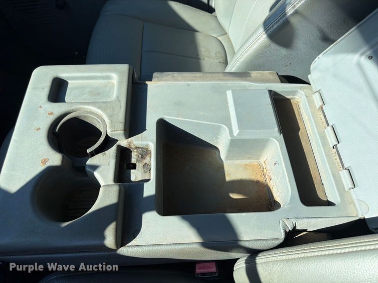 image for item FU4763 2014 Ford F450 Super Duty flatbed truck