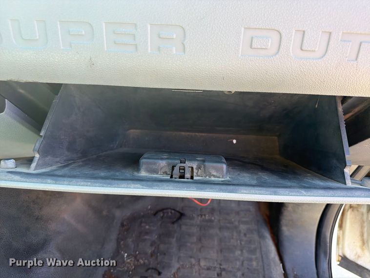 image for item FU4763 2014 Ford F450 Super Duty flatbed truck