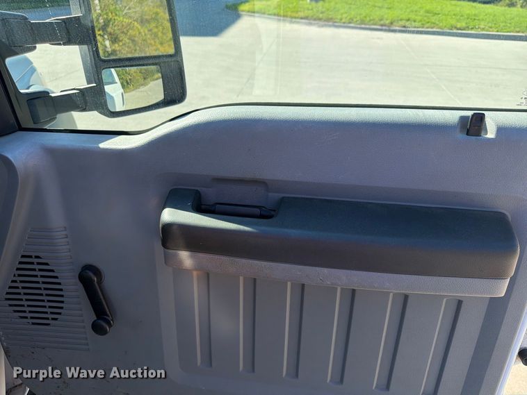 image for item FU4763 2014 Ford F450 Super Duty flatbed truck