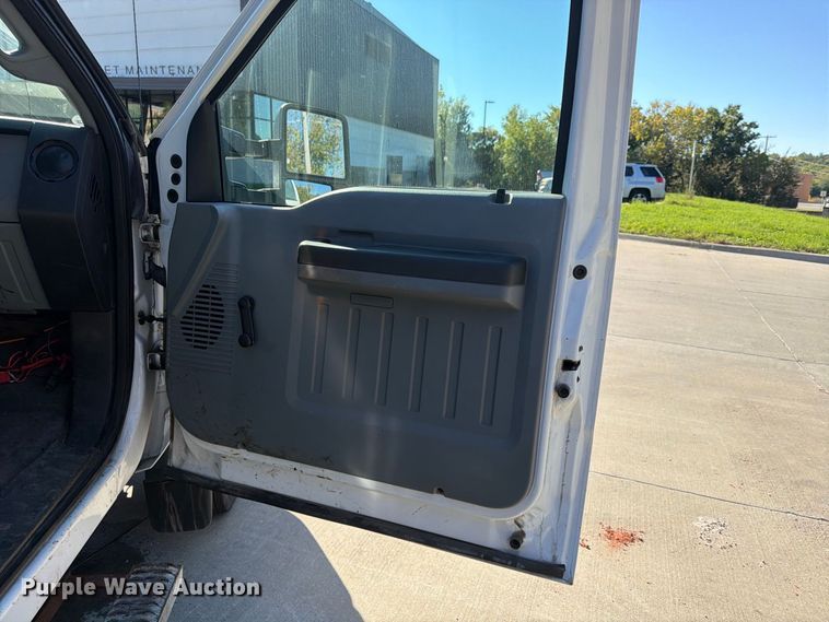 image for item FU4763 2014 Ford F450 Super Duty flatbed truck