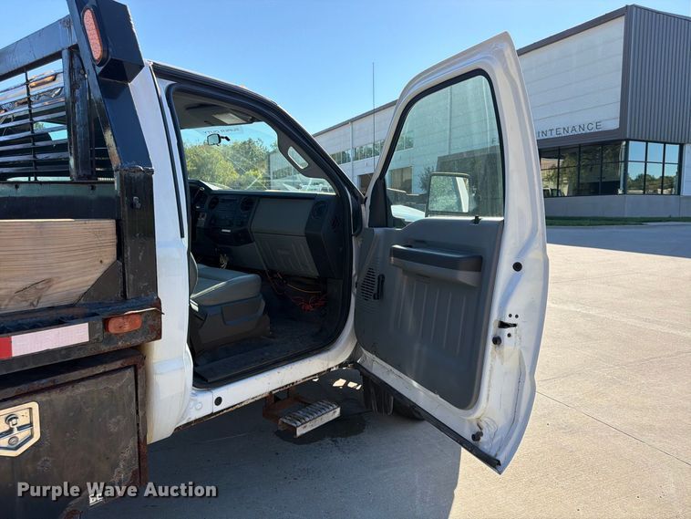 image for item FU4763 2014 Ford F450 Super Duty flatbed truck