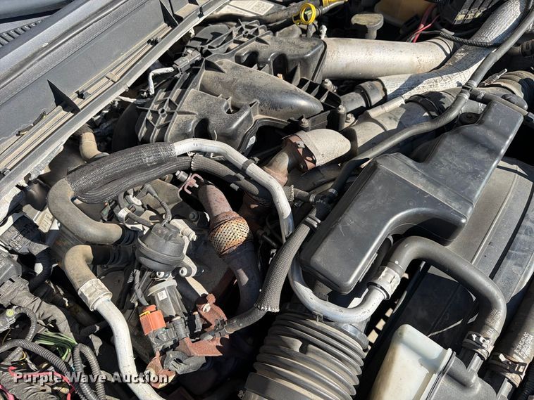 image for item FU4763 2014 Ford F450 Super Duty flatbed truck