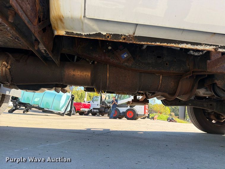 image for item FU4763 2014 Ford F450 Super Duty flatbed truck