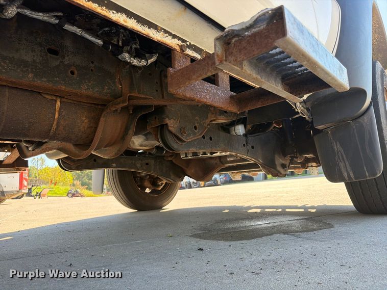 image for item FU4763 2014 Ford F450 Super Duty flatbed truck