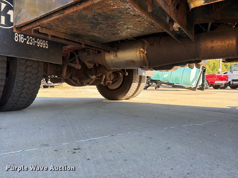 image for item FU4763 2014 Ford F450 Super Duty flatbed truck