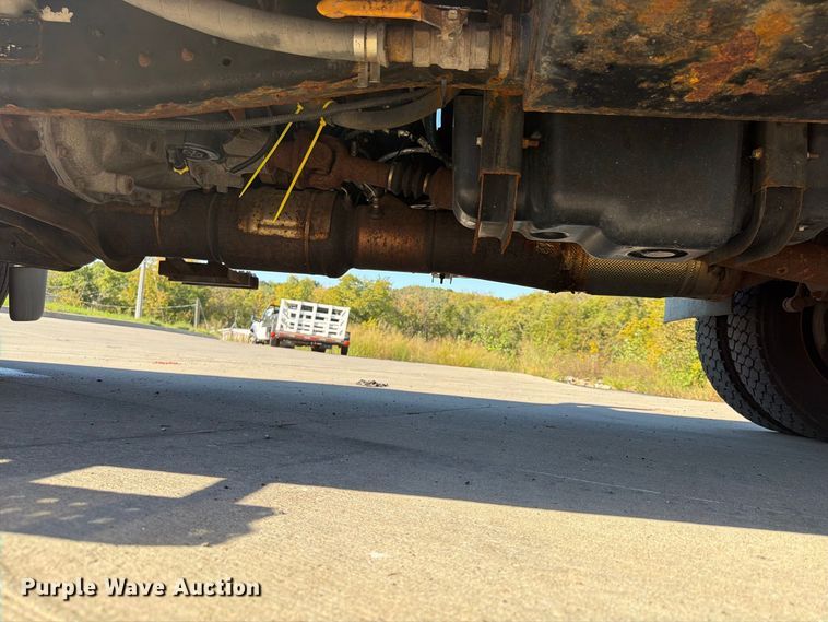 image for item FU4763 2014 Ford F450 Super Duty flatbed truck