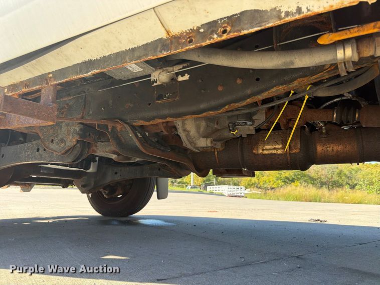 image for item FU4763 2014 Ford F450 Super Duty flatbed truck