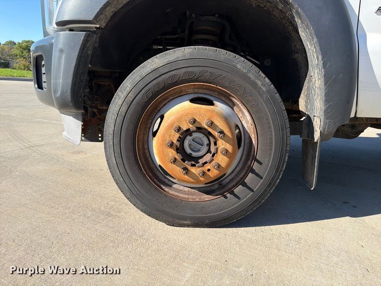 image for item FU4763 2014 Ford F450 Super Duty flatbed truck