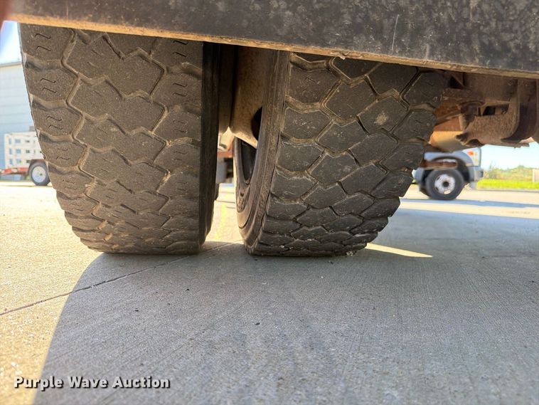 image for item FU4763 2014 Ford F450 Super Duty flatbed truck