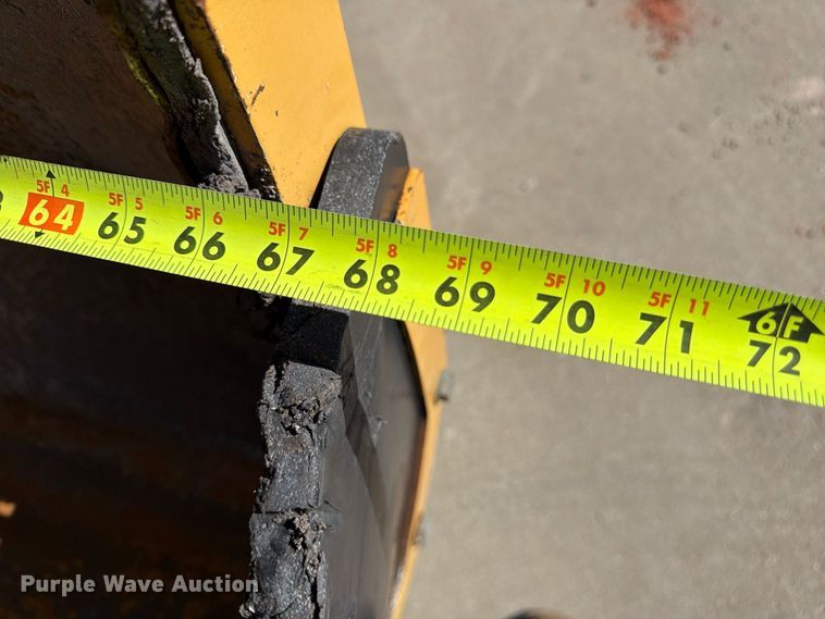 image for item FU4768 2012 Weiler P385 paver