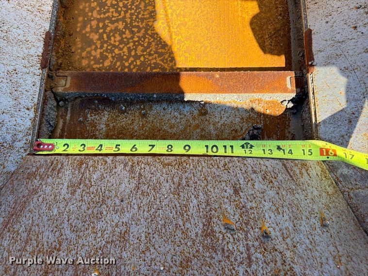 image for item FU4768 2012 Weiler P385 paver
