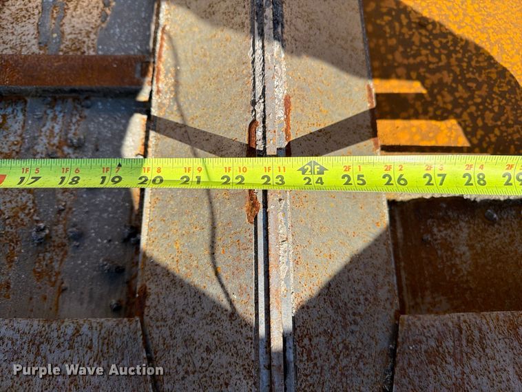 image for item FU4768 2012 Weiler P385 paver