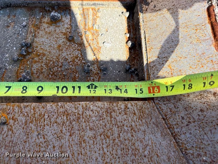 image for item FU4768 2012 Weiler P385 paver