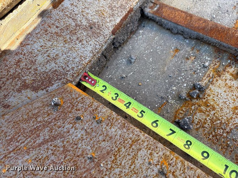 image for item FU4768 2012 Weiler P385 paver