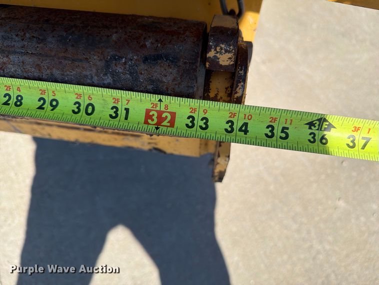 image for item FU4768 2012 Weiler P385 paver