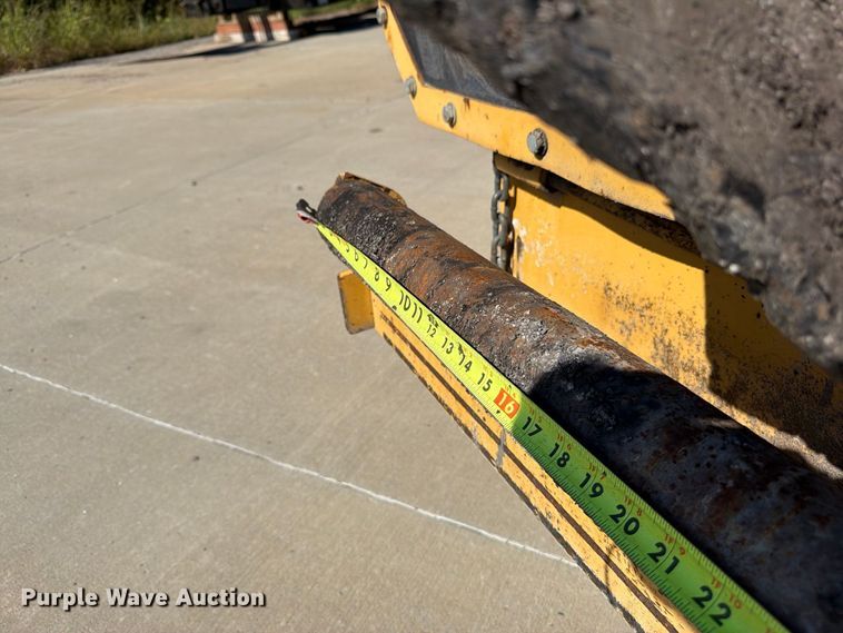 image for item FU4768 2012 Weiler P385 paver