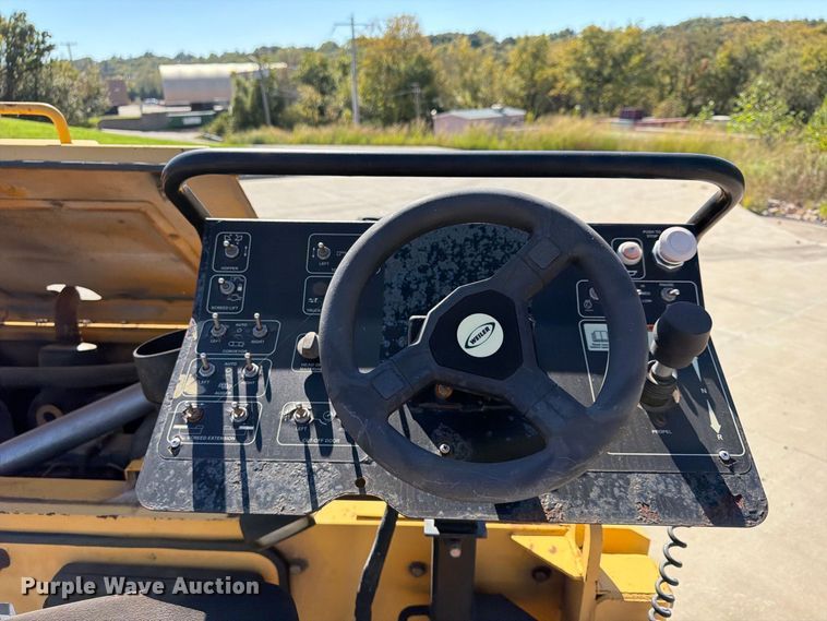 image for item FU4768 2012 Weiler P385 paver