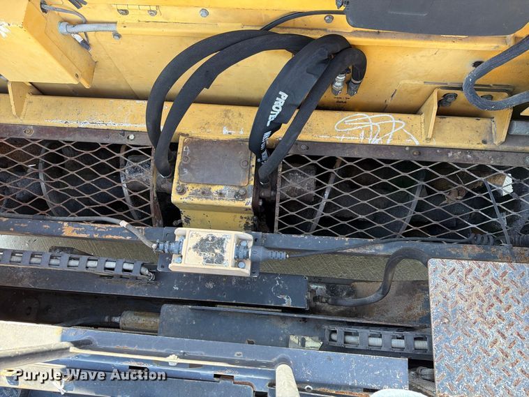 image for item FU4768 2012 Weiler P385 paver