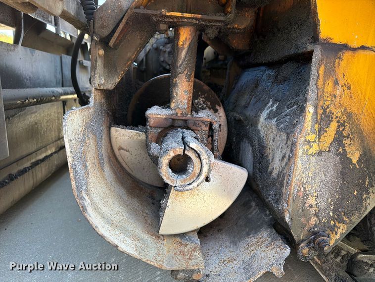 image for item FU4768 2012 Weiler P385 paver