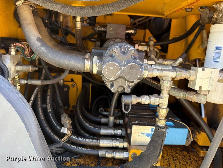image for item FU4768 2012 Weiler P385 paver