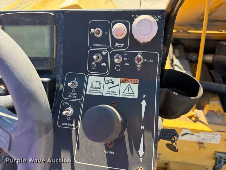 image for item FU4768 2012 Weiler P385 paver