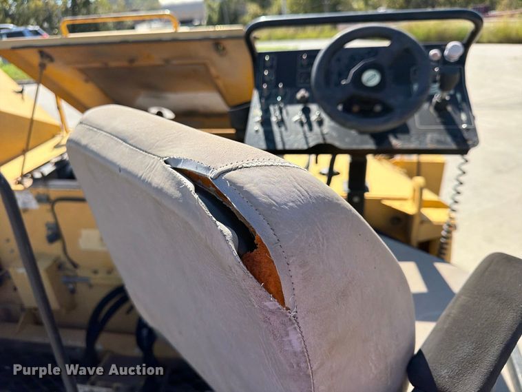 image for item FU4768 2012 Weiler P385 paver