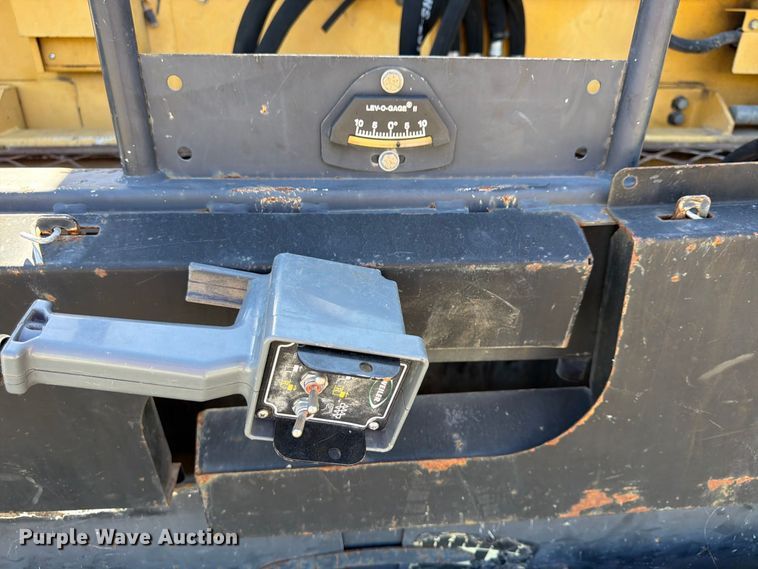 image for item FU4768 2012 Weiler P385 paver