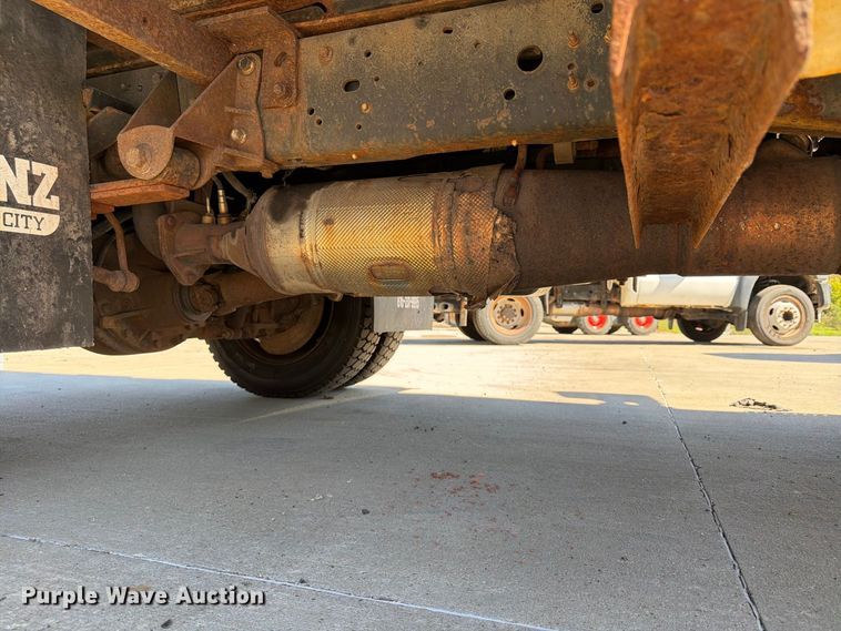 image for item FU4771 2015 Ford F450 Super Duty dump flatbed truck