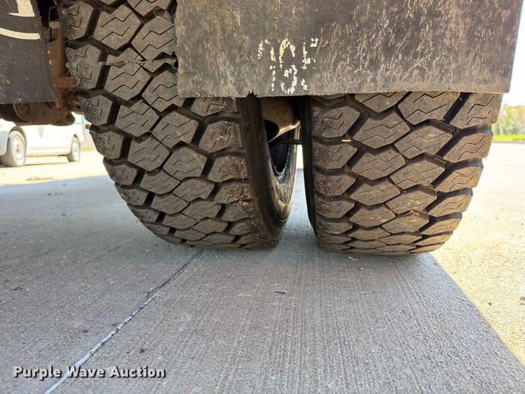 image for item FU4771 2015 Ford F450 Super Duty dump flatbed truck