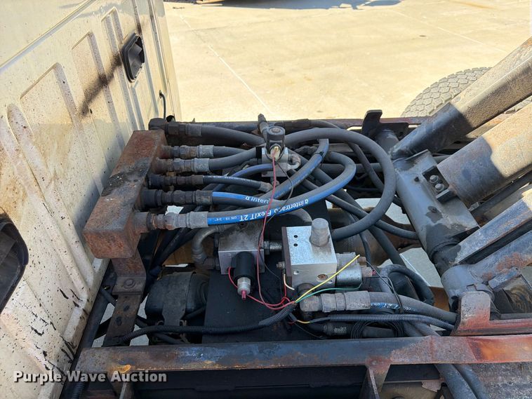 image for item FU4774 2013 Ford F450 Super Duty dump flatbed truck