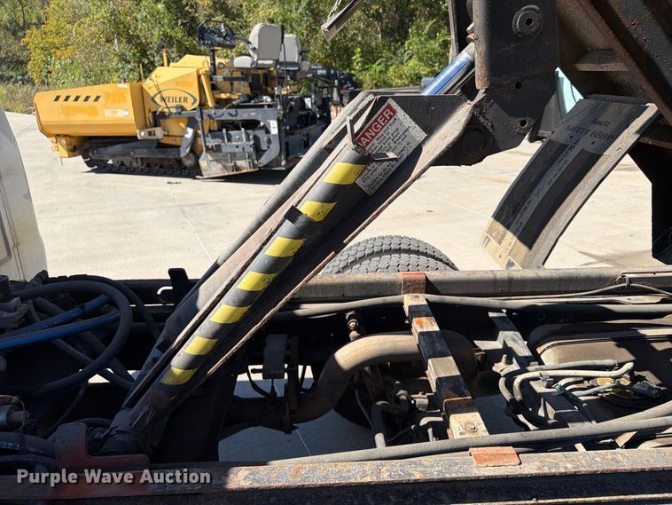 image for item FU4774 2013 Ford F450 Super Duty dump flatbed truck