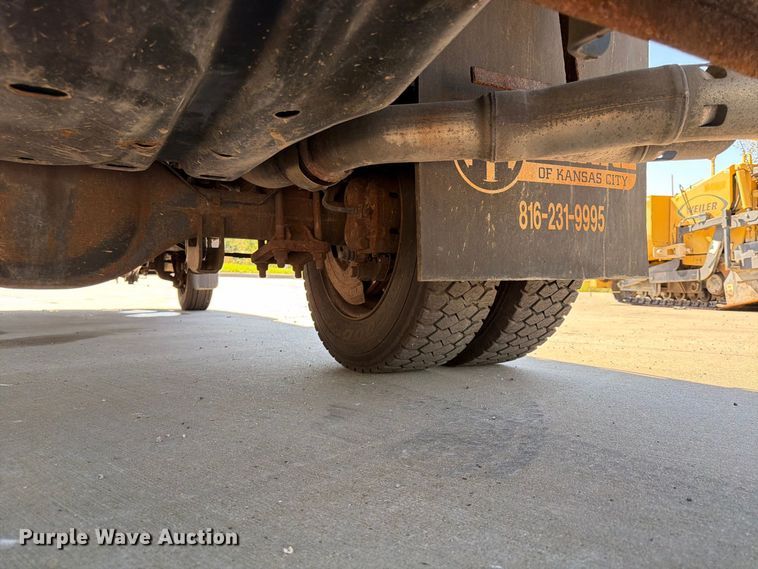 image for item FU4774 2013 Ford F450 Super Duty dump flatbed truck