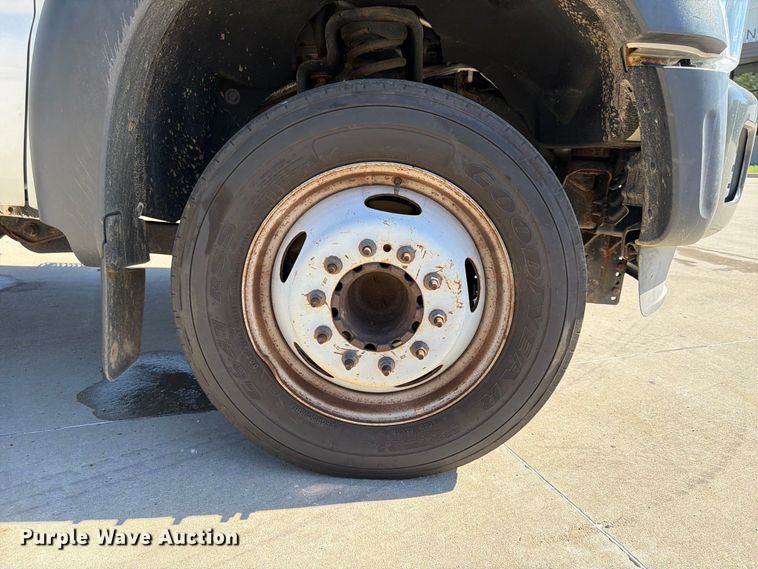 image for item FU4774 2013 Ford F450 Super Duty dump flatbed truck
